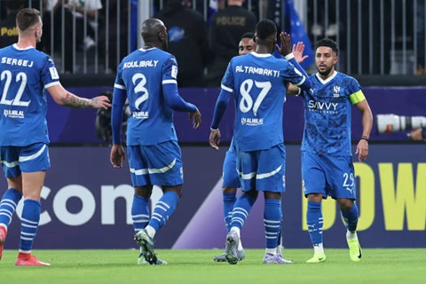 الصدارة عادت إلى الزعيم.. برسبوليس يغرق في أمواج الهلال (فيديو)